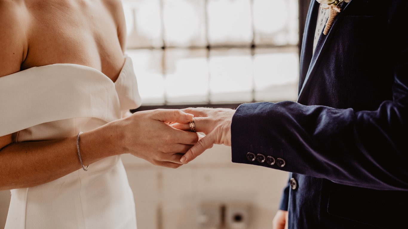 can-crew-members-have-an-easy-wedding-in-dubai